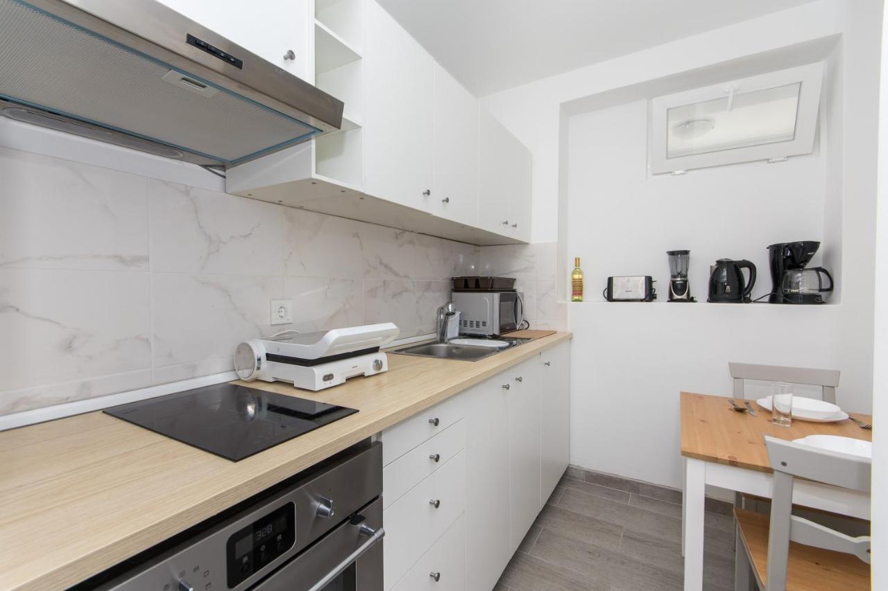 Canuck Apartment *