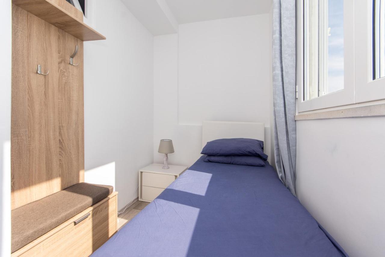 Canuck Apartment *